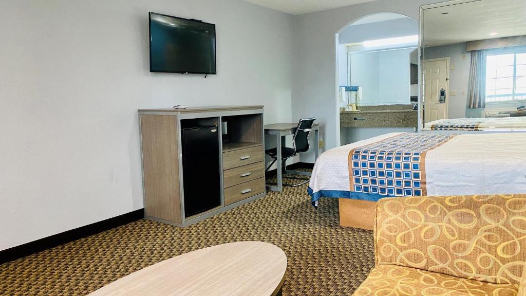 Home Place Inn & Suites image