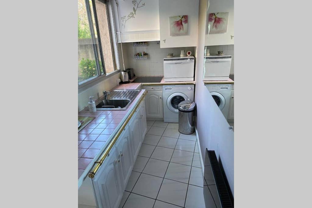 APPARTEMENT MEUBLE CLASSE 3*** IDEAL CURE THERMALE, AVEC TERRASSE DE 30M2, MAGNIFIQUE VUE photo 2