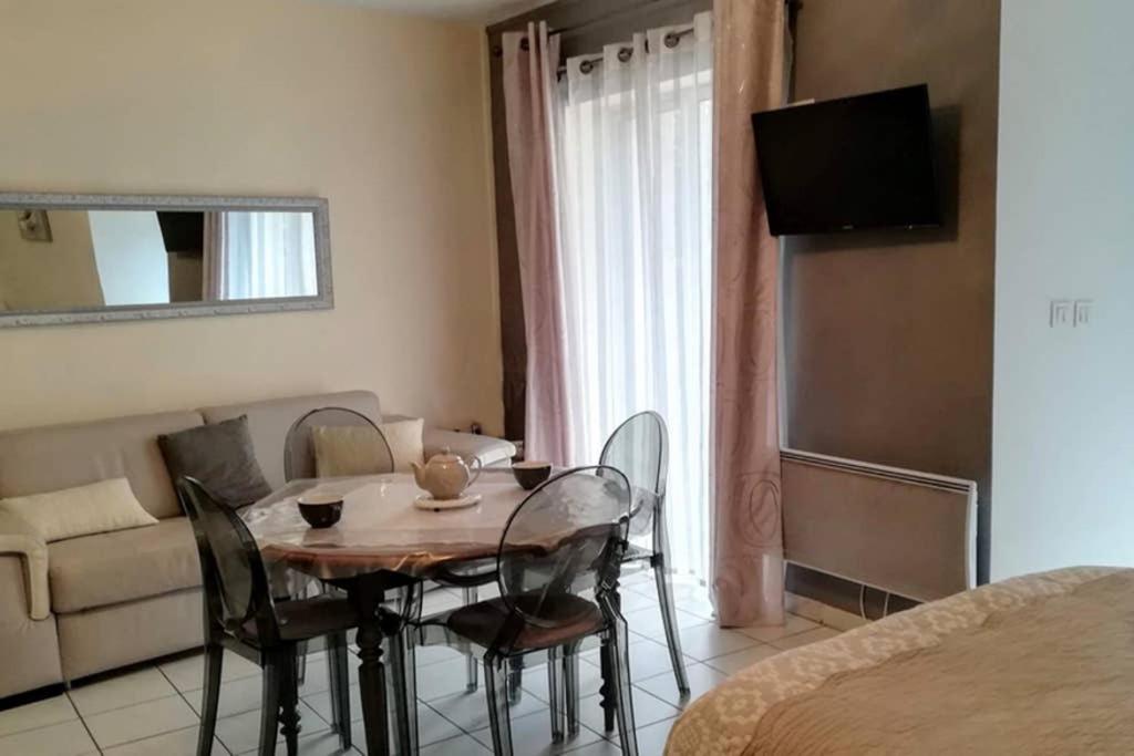 APPARTEMENT MEUBLE CLASSE 3*** IDEAL CURE THERMALE, AVEC TERRASSE DE 30M2, MAGNIFIQUE VUE photo 3