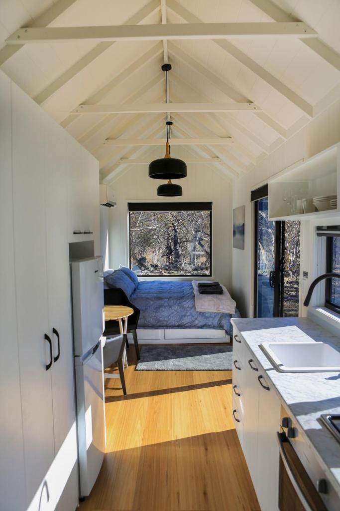 Big Yard Escapes - Two Off-Grid Tiny Houses photo 4