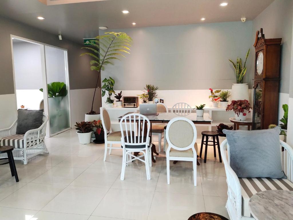 Ratana Hotel Rassada - SHA Extra Plus photo 4