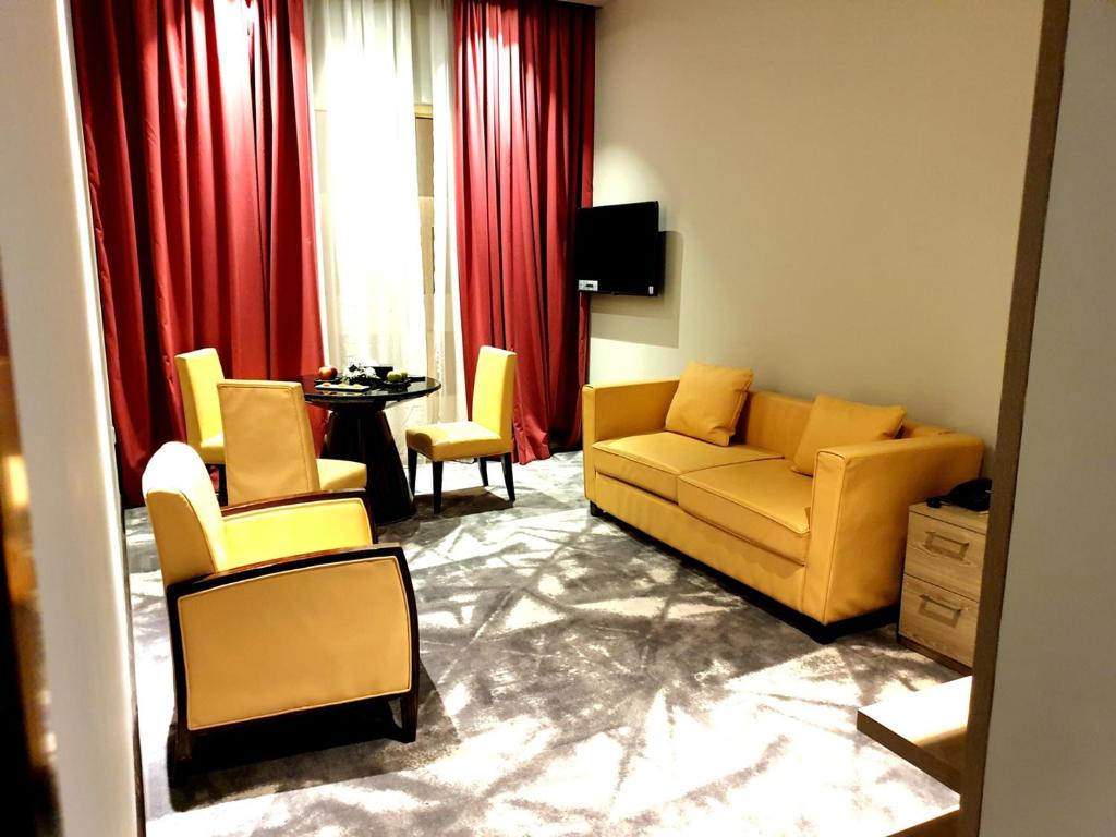 Сьюит (Представительский люкс), Отель FORTUNE ATRIUM HOTEL