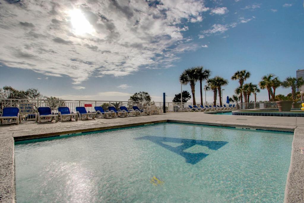 Atlantica Towers Beach-side Condo w Pools photo 4