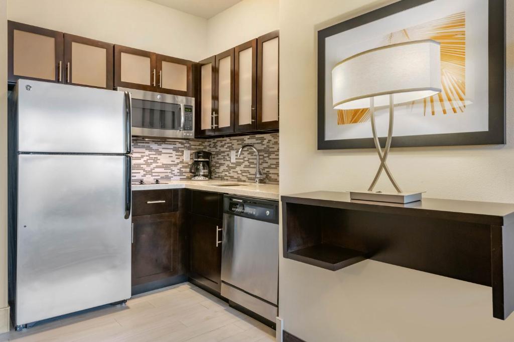 Staybridge Suites St. Petersburg FL, an IHG Hotel photo 3