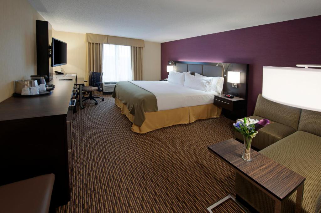 Holiday Inn Express Hotel & Suites Clearfield, an IHG Hotel photo 2
