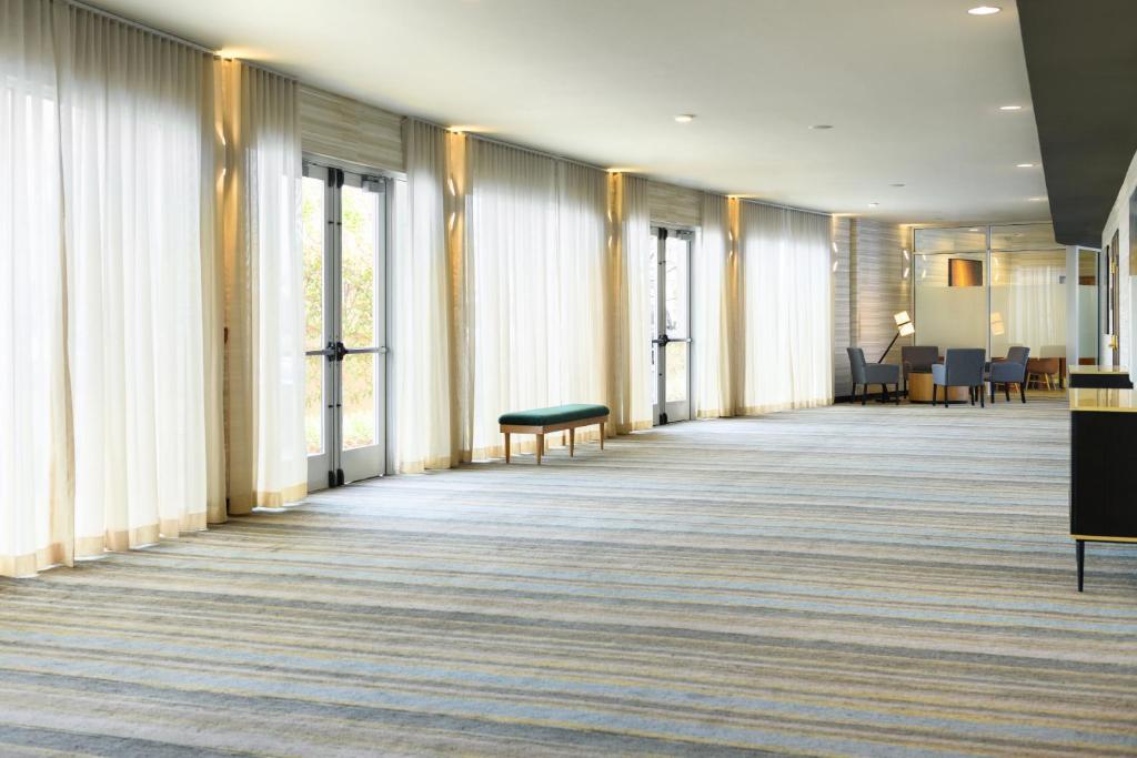 Holiday Inn Oakland Airport, an IHG Hotel photo 4