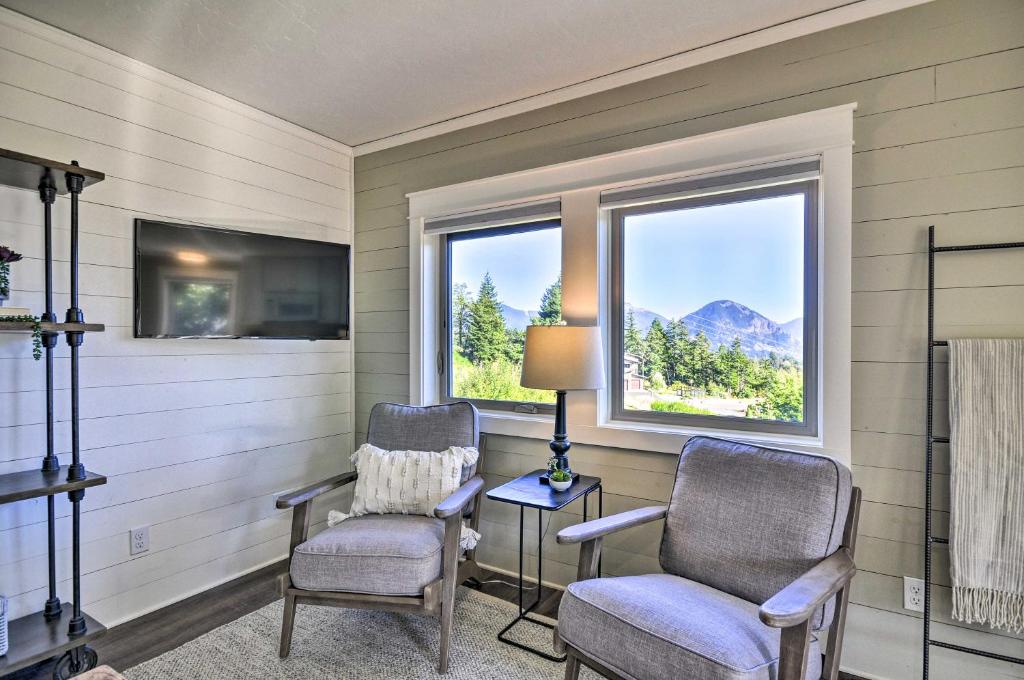 Scenic Studio with Loft and View of the Columbia River photo 4