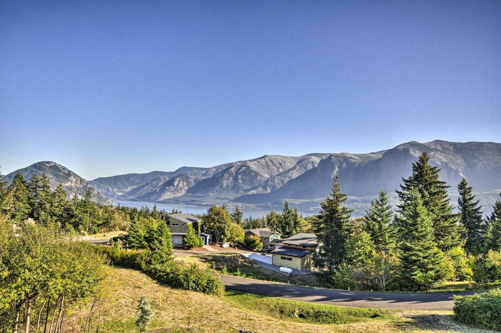 Scenic Studio with Loft and View of the Columbia River photo 1