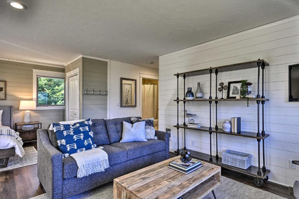 Scenic Studio with Loft and View of the Columbia River photo 3