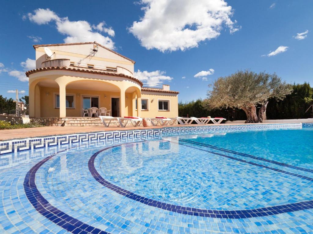 Villa Villa Cala Llenya by Interhome