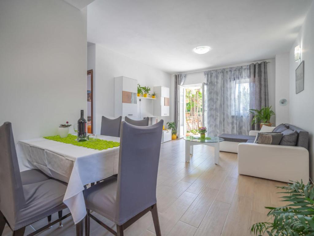 Apartment by Interhome photo 3