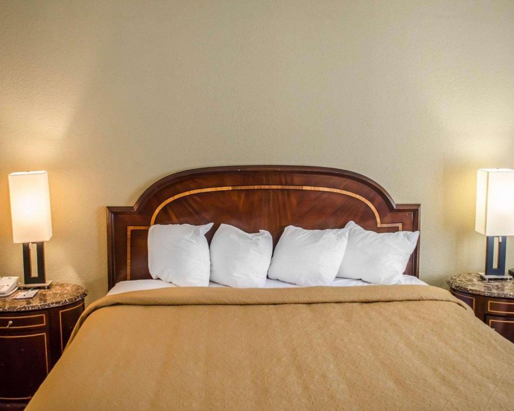 Quality Inn & Suites Pensacola Bayview photo 4