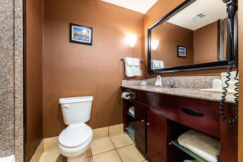Comfort Suites Lake Worth - Tap to explore photos