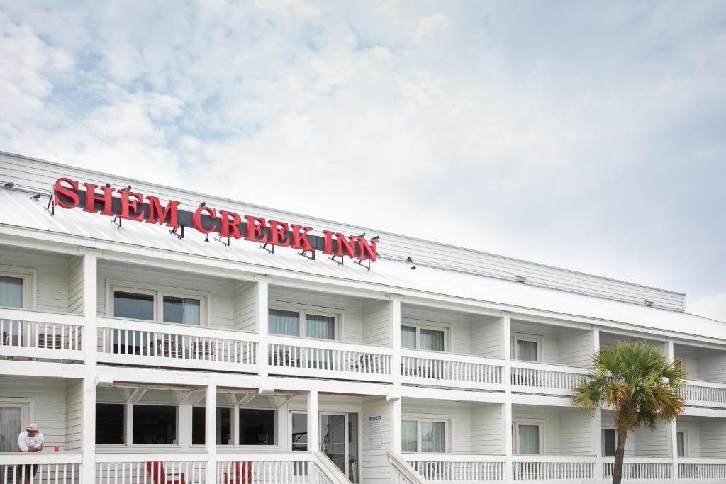 Shem Creek Inn image
