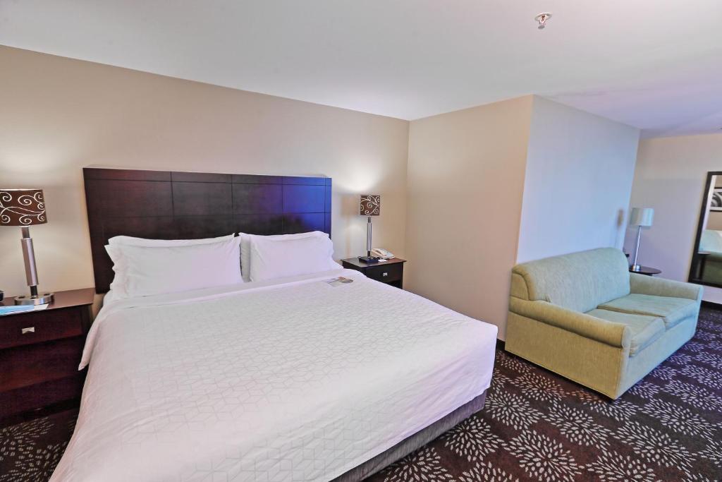 Holiday Inn Express Pittsburgh West - Greentree, an IHG Hotel photo 1