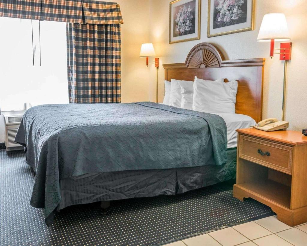 Quality Inn I-94 near Wings Stadium photo 1