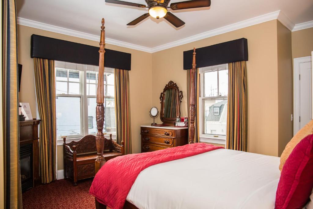 Almondy Inn Bed & Breakfast photo 4