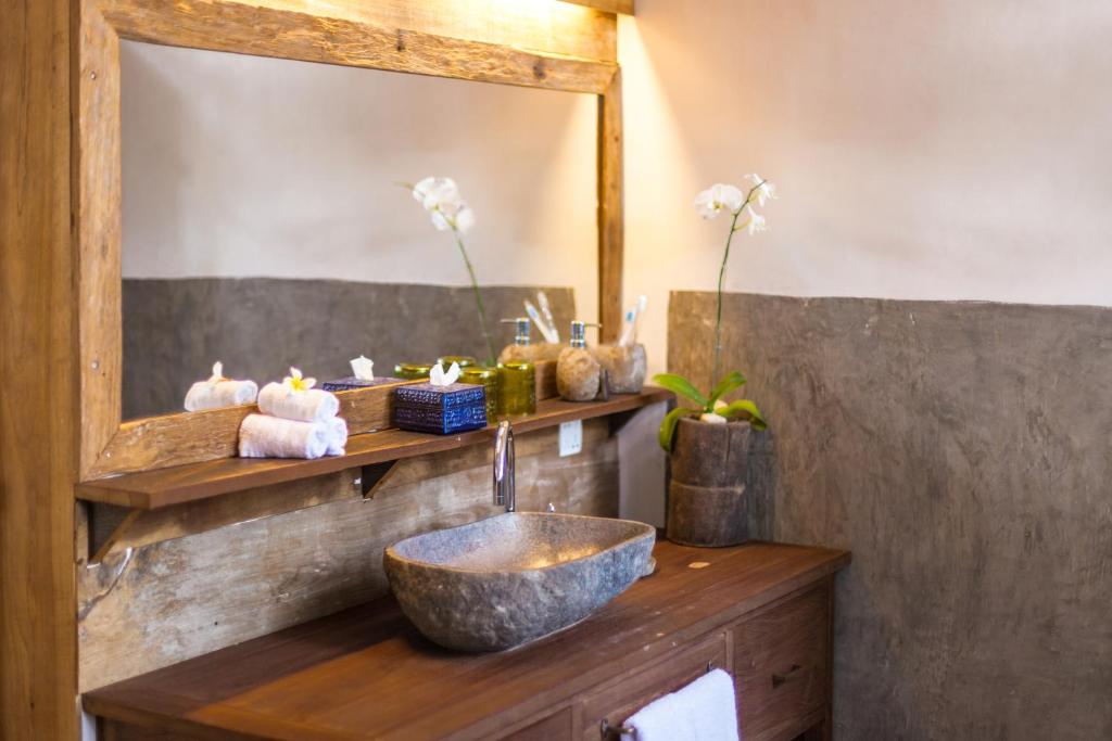 Вилла (Wooden Two-Bedroom Villa and Garden View), De Ubud Villas & Spa