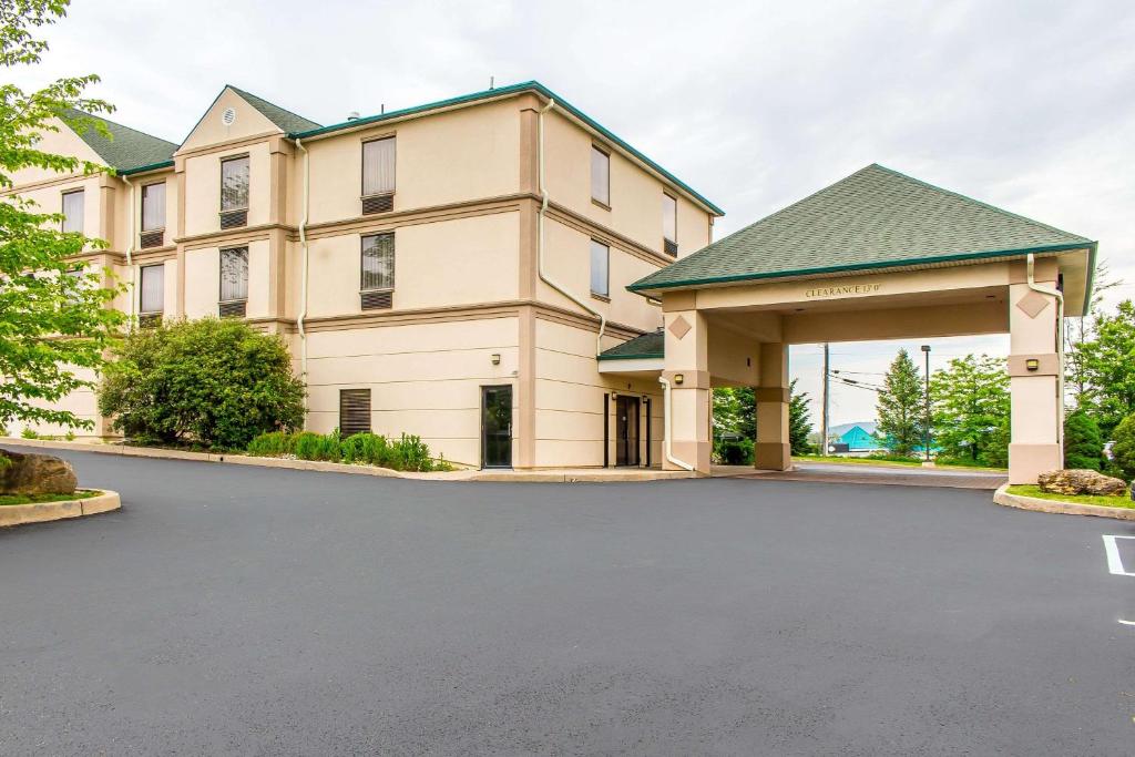 Quality Inn Hackettstown - Long Valley image