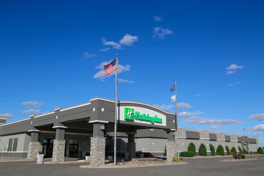 Holiday Inn Fargo, an IHG Hotel image