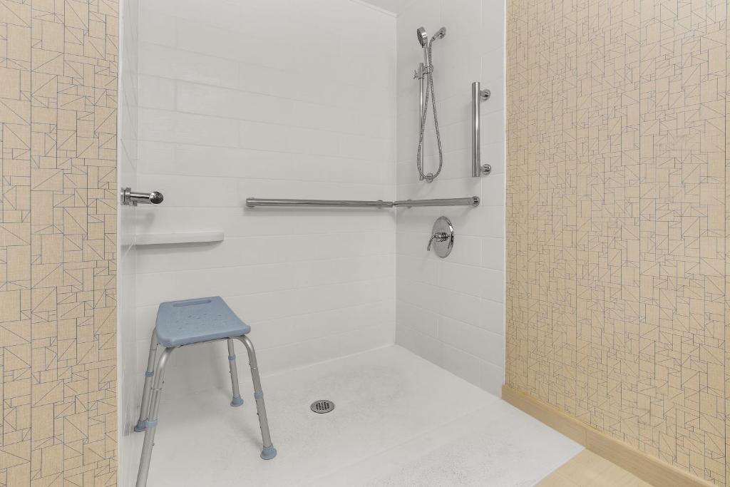 Holiday Inn Express & Suites Tacoma, an IHG Hotel photo 1