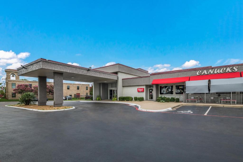 Red Roof Inn Lewisville image