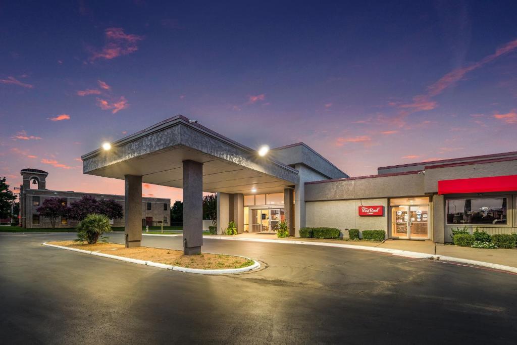 Red Roof Inn Lewisville photo 3