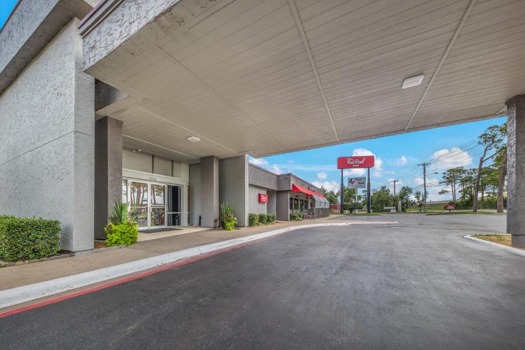 Red Roof Inn Lewisville photo 2