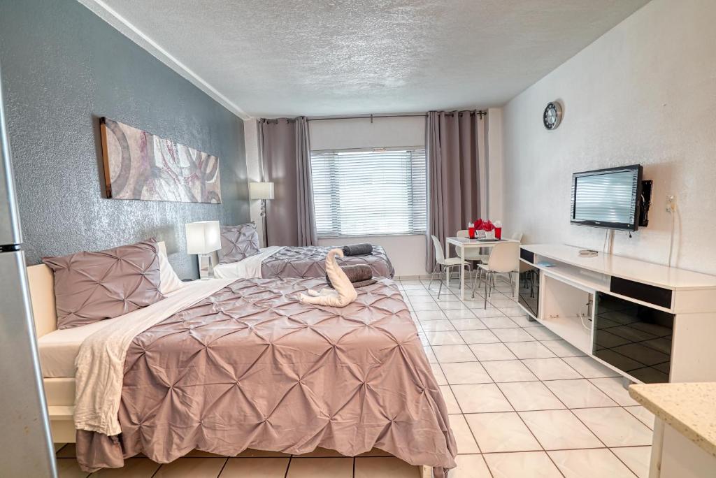 Студио (Номер-студио Делюкс с кроватью размера «queen-size»), Deluxe Private Studios at the Casablanca