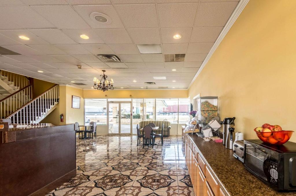 Rodeway Inn Arlington photo 4