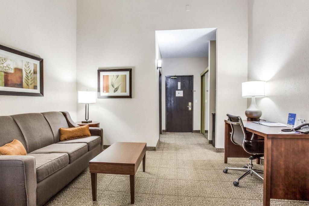 Сьюит (Люкс с кроватью размера «king-size» - Для некурящих), Comfort Inn & Suites Love Field – Dallas Market Center
