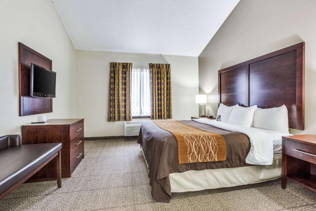 Сьюит (Люкс с кроватью размера «king-size» - Для некурящих), Comfort Inn & Suites Love Field – Dallas Market Center