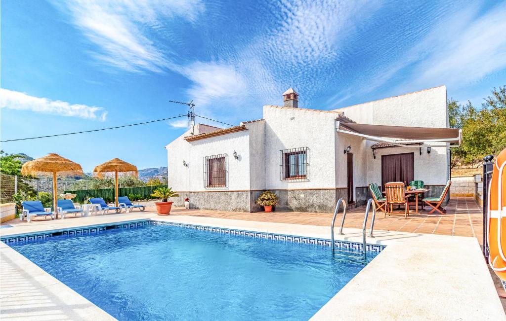 Nice Home In Periana With 3 Bedrooms, Wifi And Swimming Pool