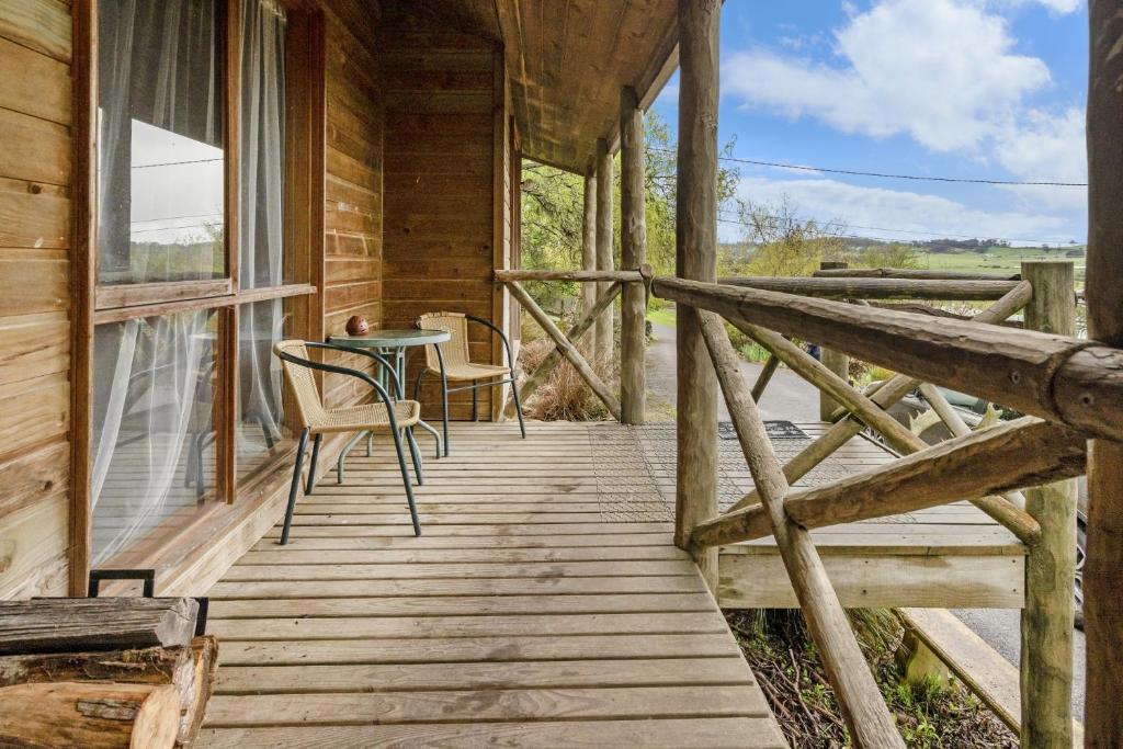 Mole Creek Cabins - Tap to explore photos