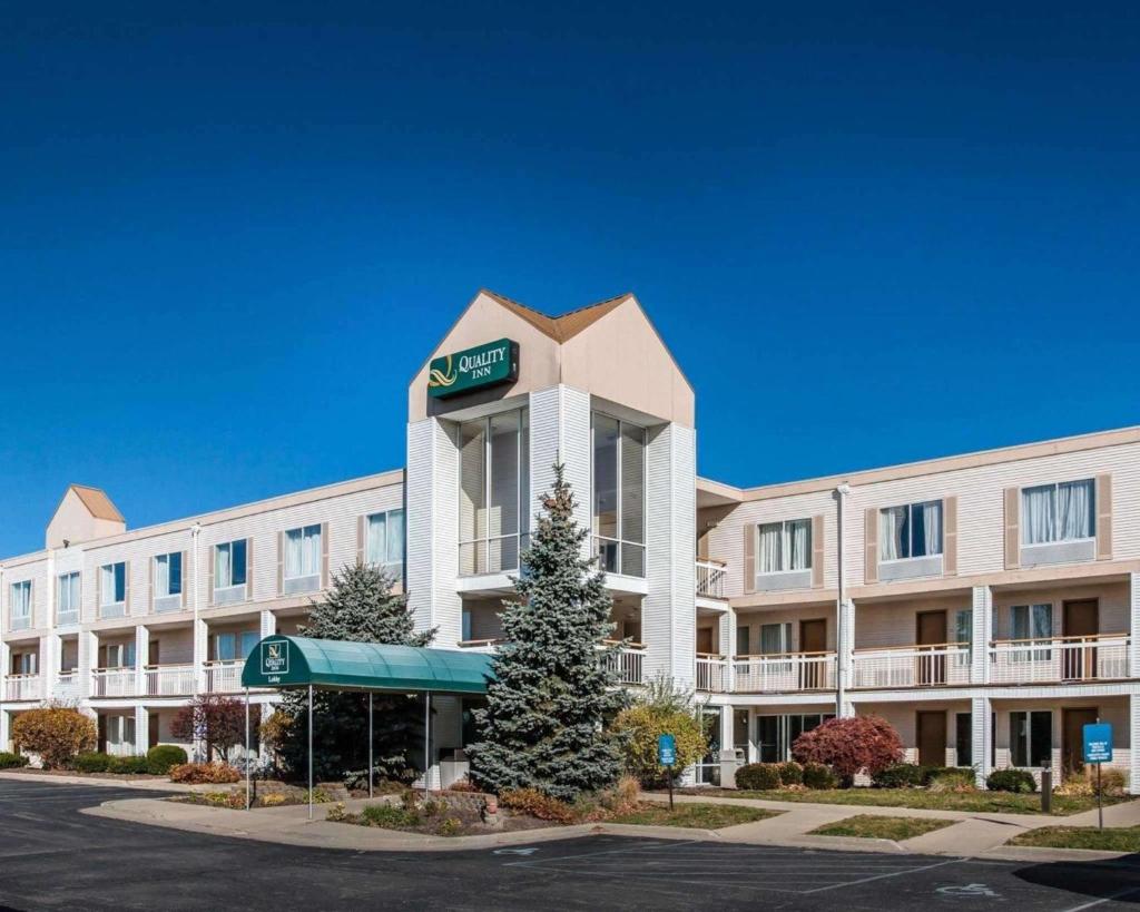 Quality Inn Toledo Airport image