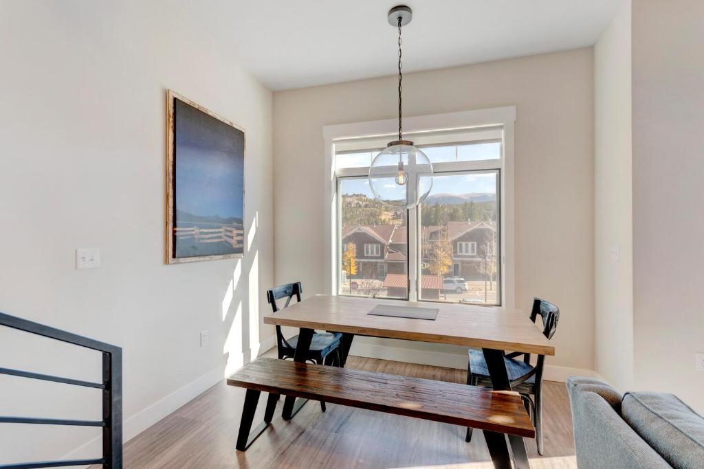 New Luxury Loft #3 - Huge Hot Tub & Great Views - 500 Dollars Of FREE Activities & Equipment Rentals Daily photo 3