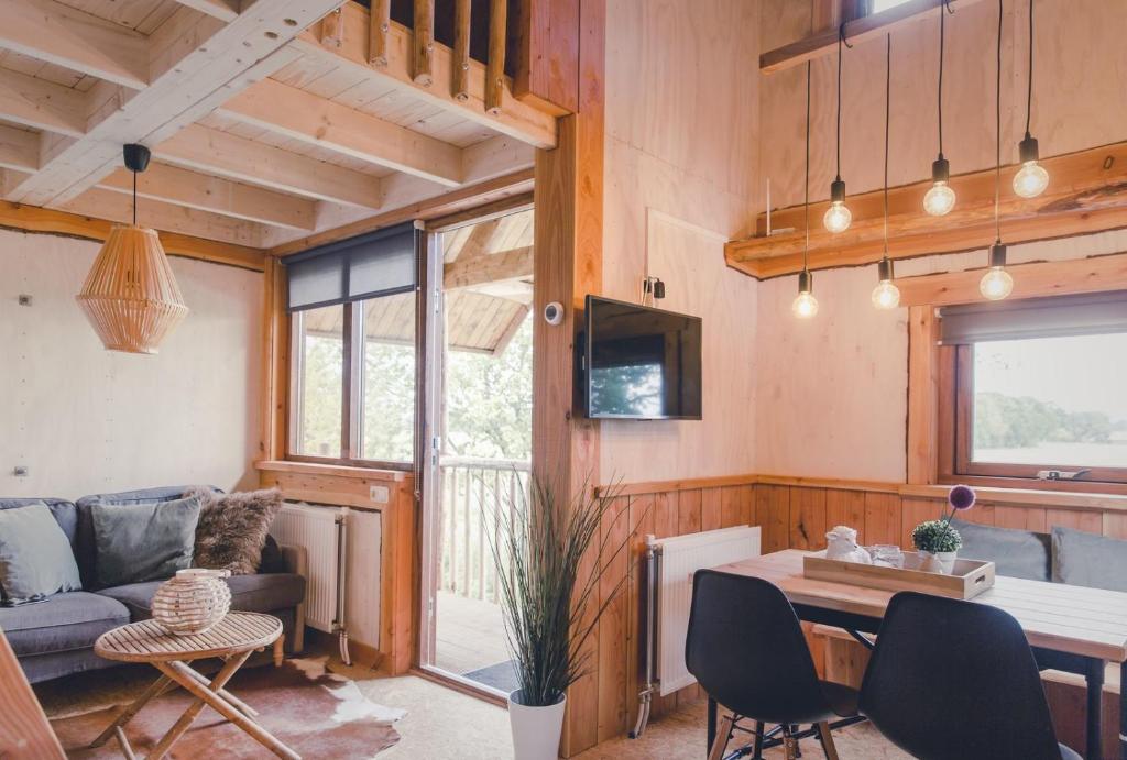 Tree house photo 3