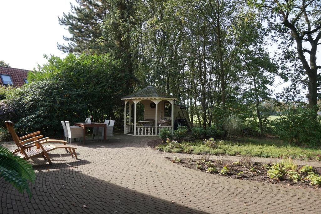 Saksisch Boerderijtje photo 2