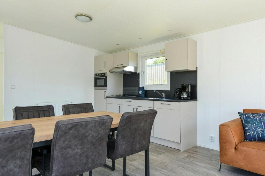 Chalet - Vakantiepark Hart van Zeeland photo 3