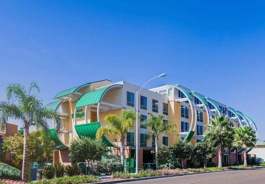Holiday Inn Oceanside Camp Pendleton Area, an IHG Hotel image