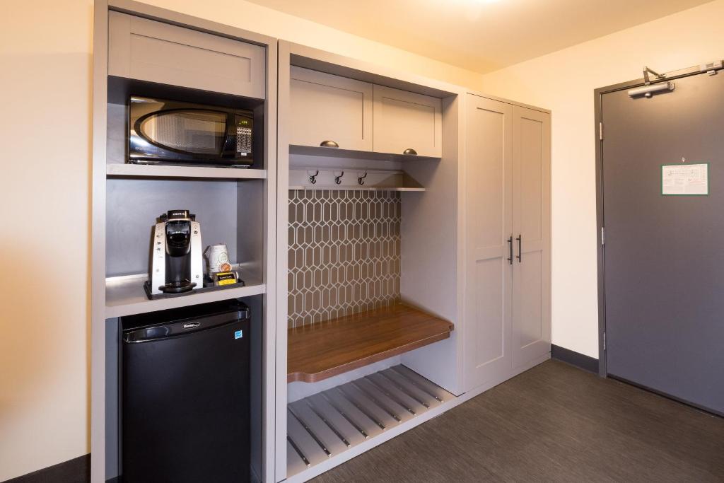 Holiday Inn - Kalamazoo West, an IHG Hotel photo 4