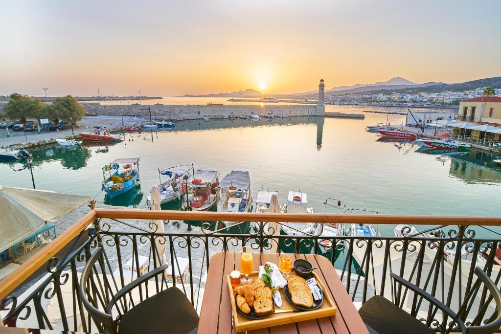 Сьюит (Люкс с гидромассажной ванной), Vista Del Porto Luxury Suites