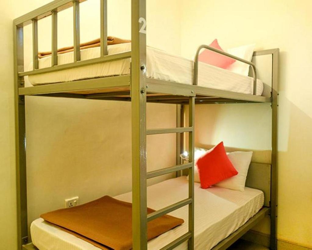 Номер (Bed in 4-Bed Mixed Dormitory Room (Shared washroom)), Zostel Jaipur
