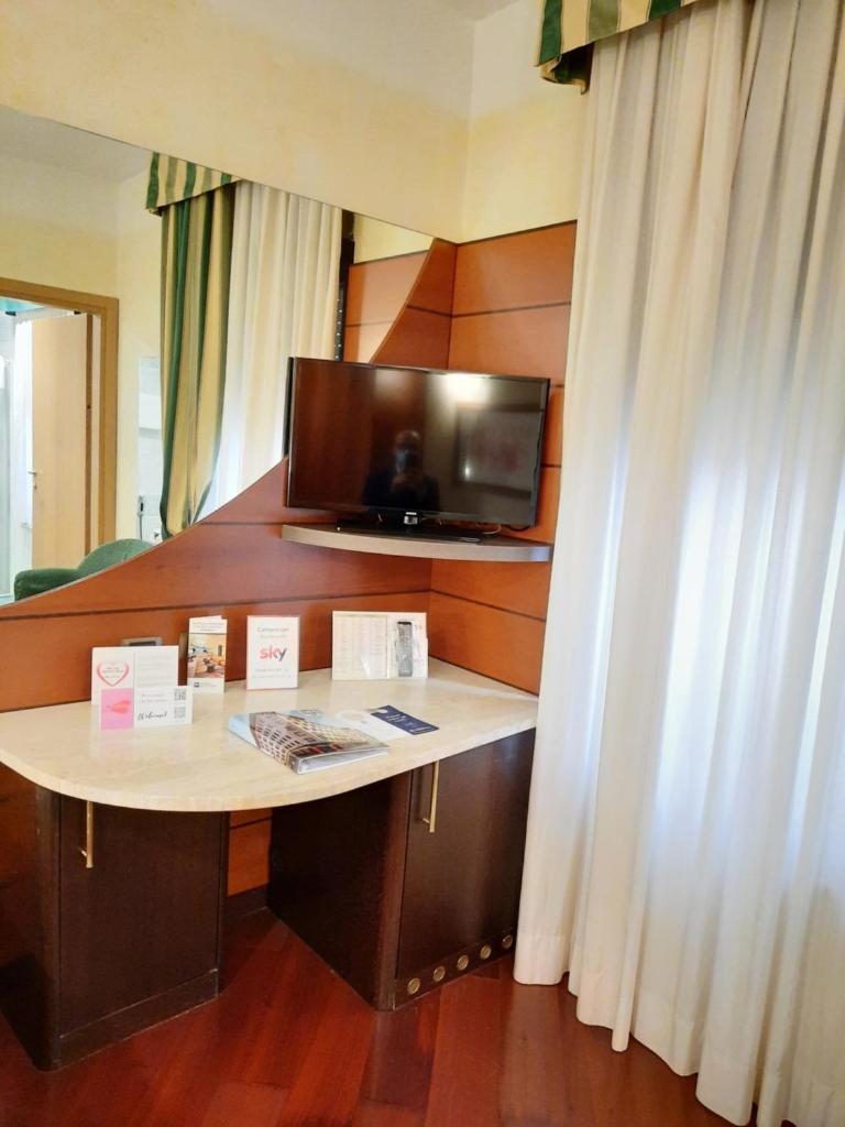 Hotel Mirage, Sure Hotel Collection by Best Western - Tap to explore photos