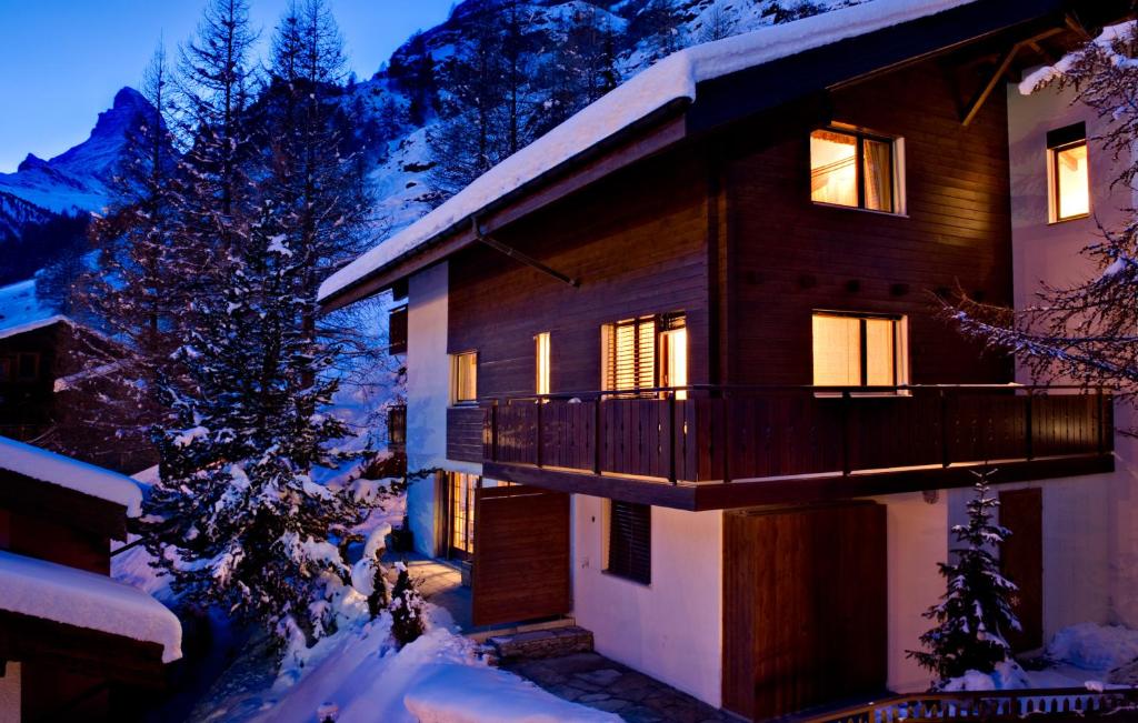 Chalet Zen Zermatt, 100m from Ski Lift and Piste photo 4