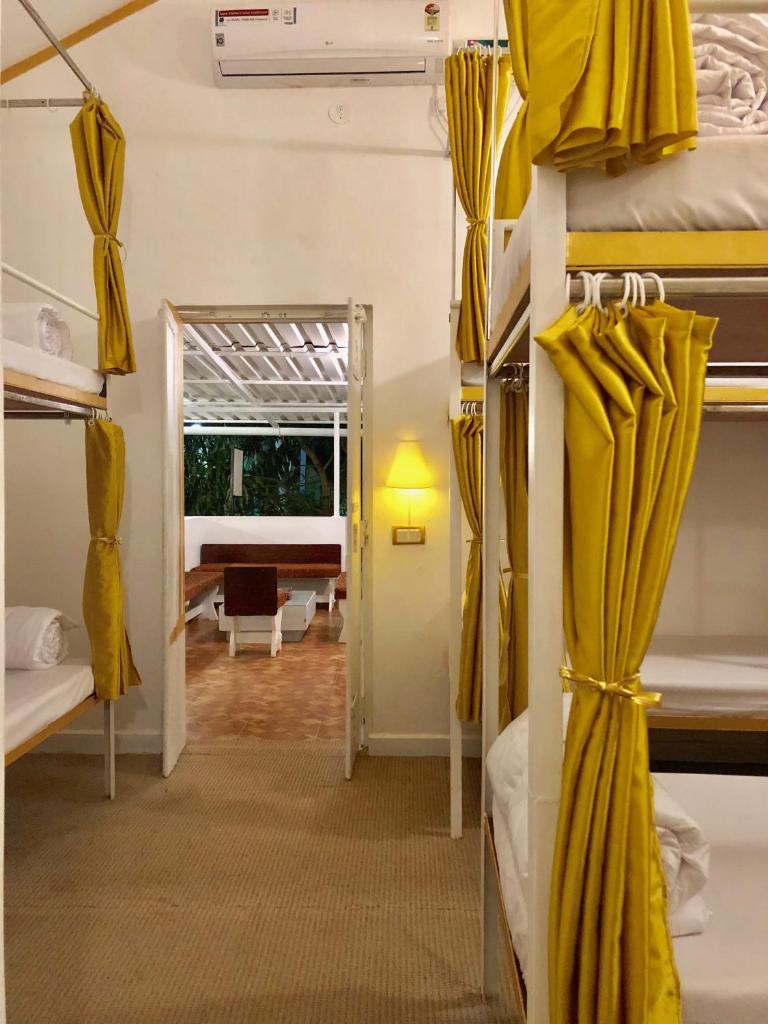 Номер (Кровать в общем 8-местном номере для мужчин и женщин), Bedrock Boutique Hostel