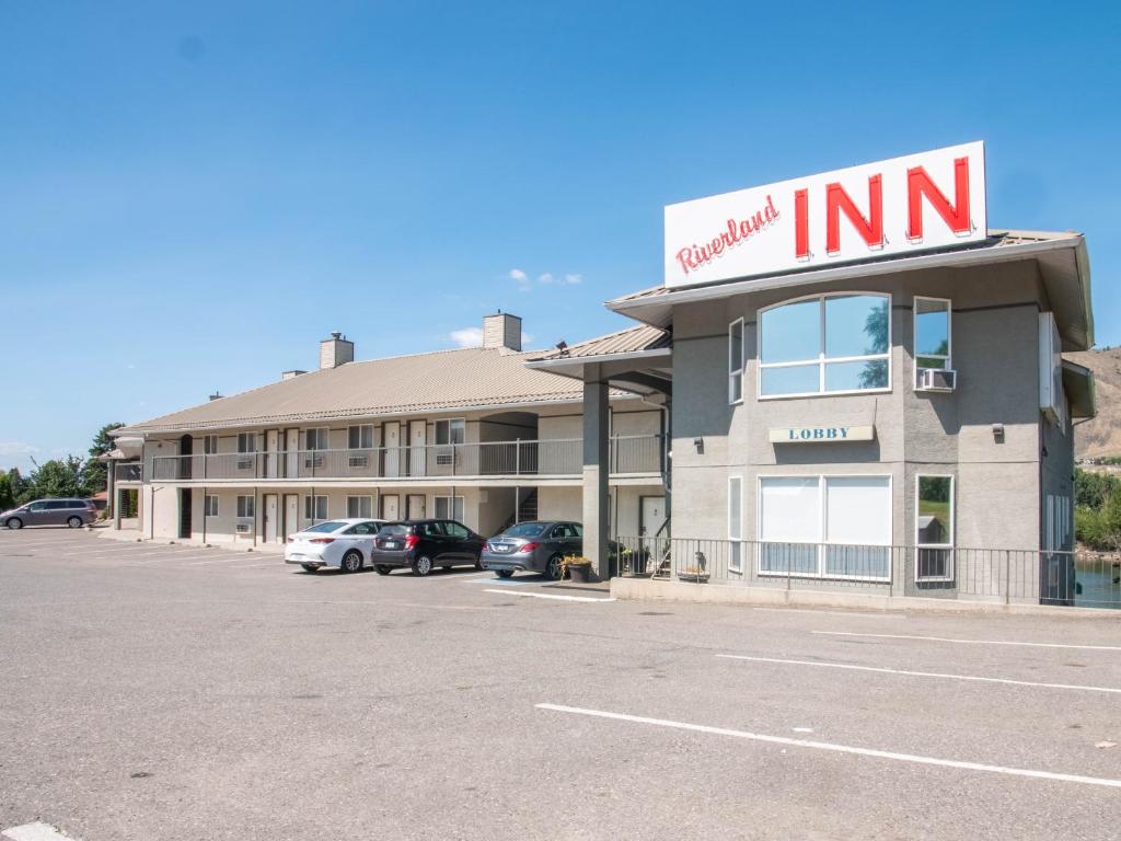 Riverland Inn & Suites photo 1