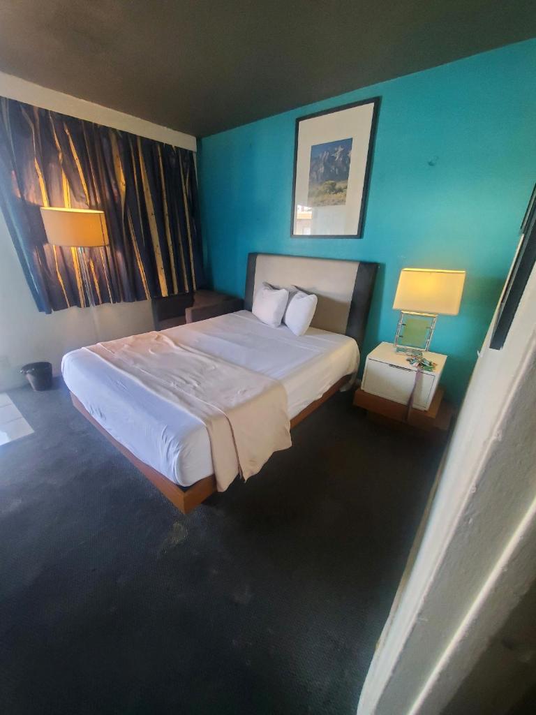 Двухместный (Номер с кроватью размера «queen-size»), Desert Hills Motel