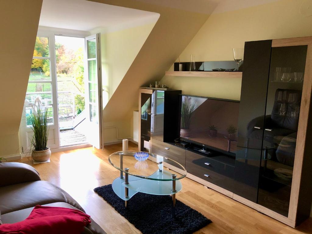 Ferienwohnung im Grünen auf idyllisch gelegenen Gutshof und doch so zentral photo 2