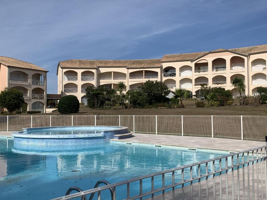 Appartement T2 cabine, capacité 4 personnes, à 600 m de la plage et à 300 m du Golf photo 1